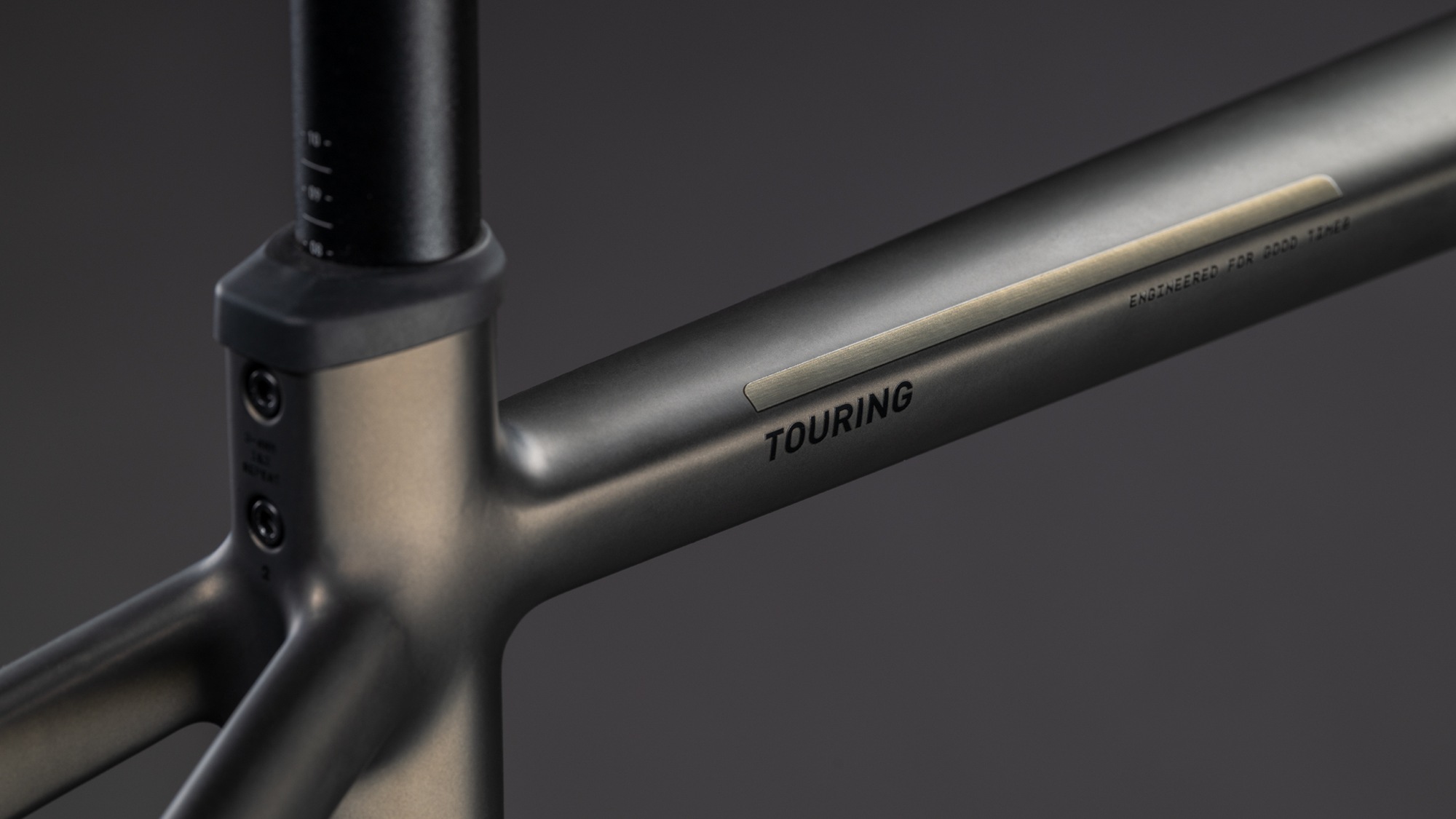 TOURING HYBRID COMFORT SLX 800 CHARCOAL/CHROME