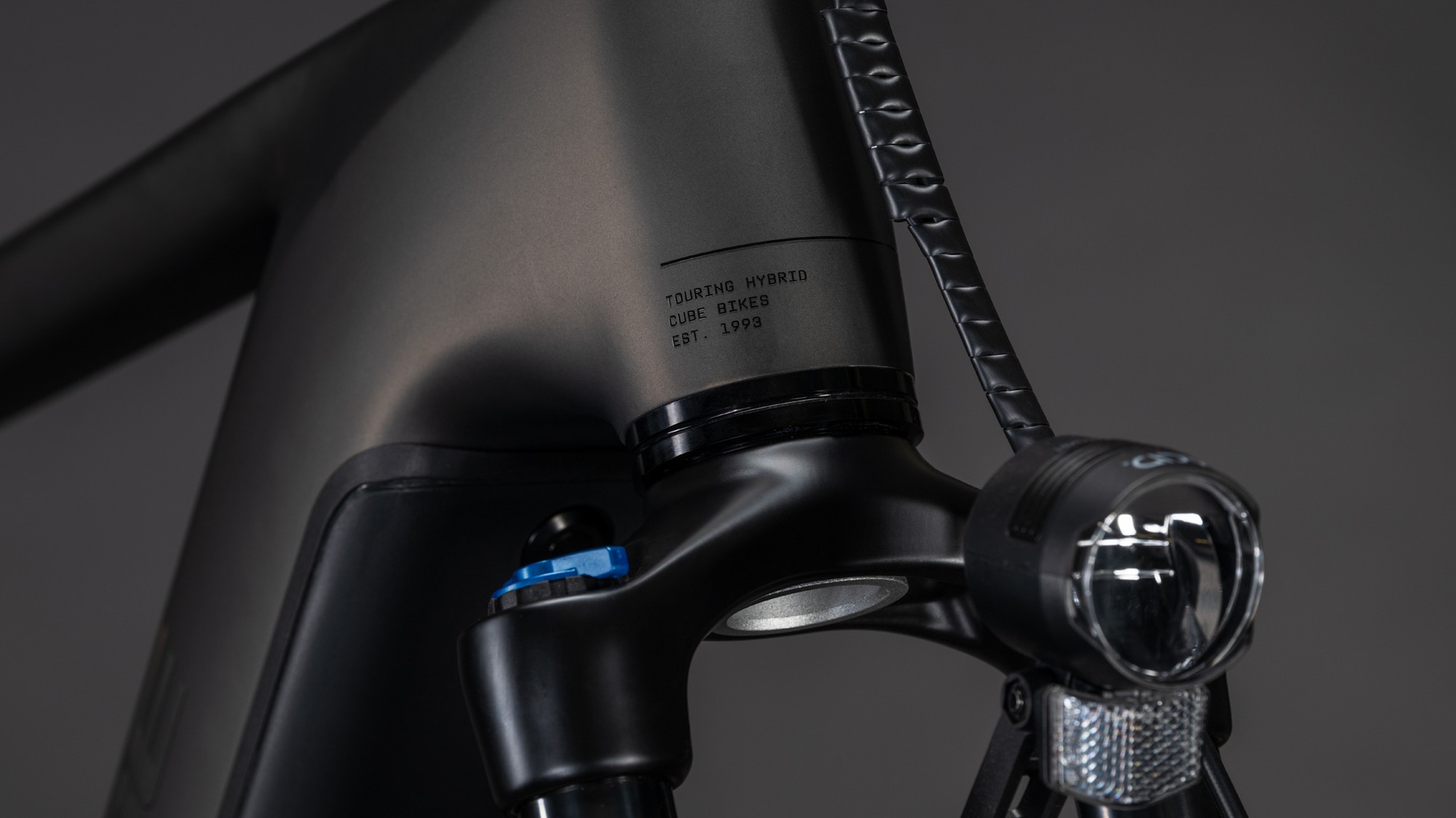 TOURING HYBRID COMFORT SLX 800 CHARCOAL/CHROME