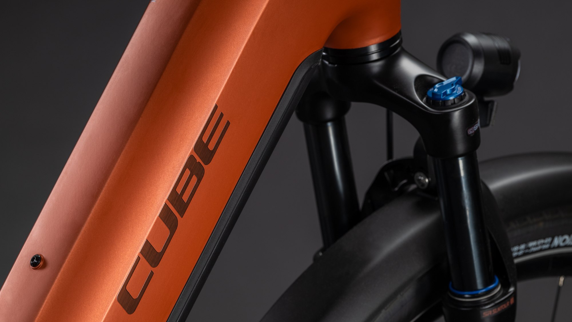 TOURING HYBRID COMFORT SLX 800 CHILLI/CHROME