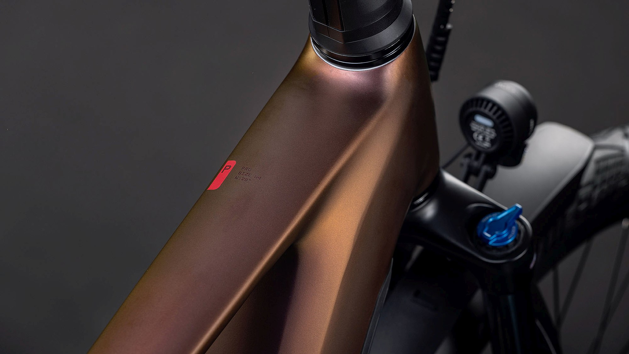 KATHMANDU HYBRID PRO 800 SUNGLOW/CHROME