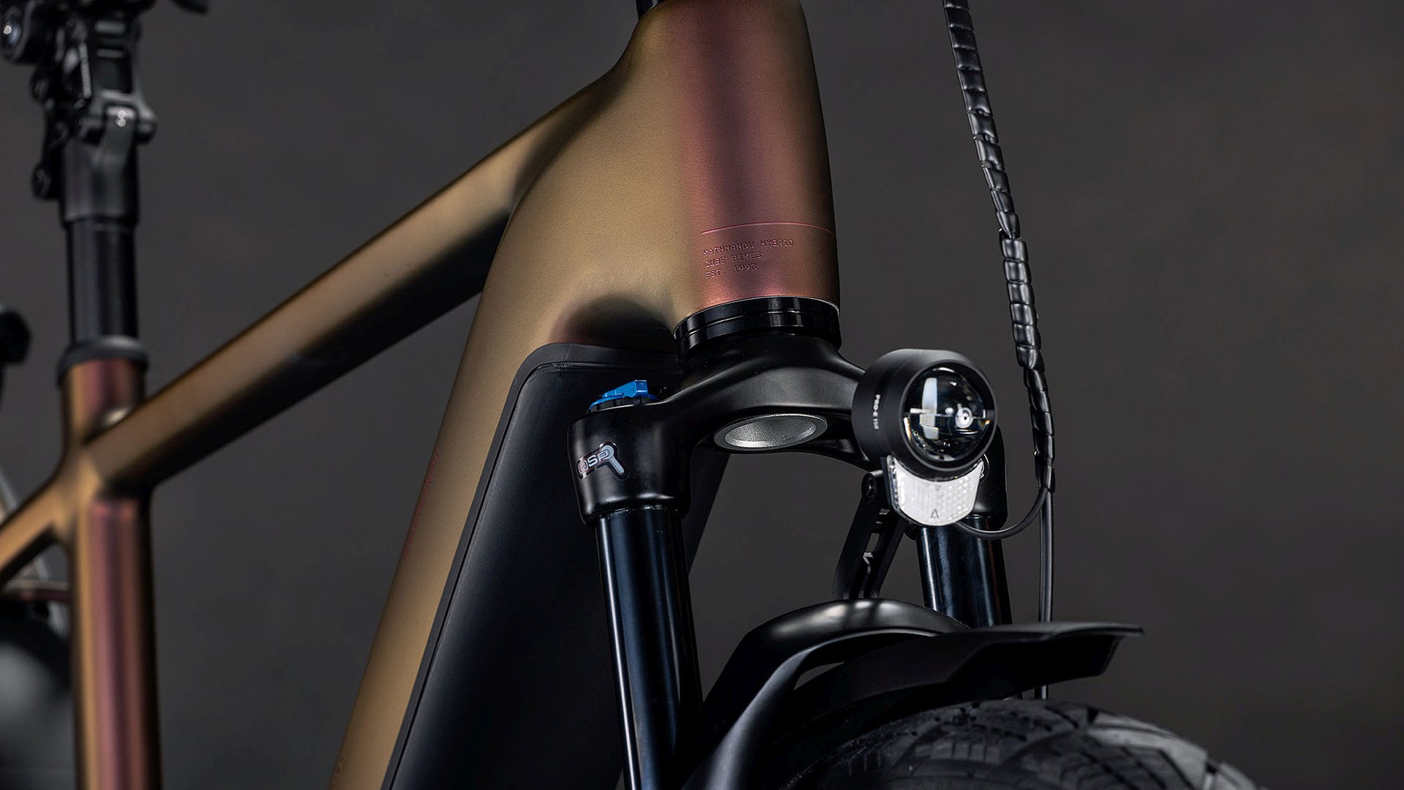 KATHMANDU HYBRID PRO 800 SUNGLOW/CHROME