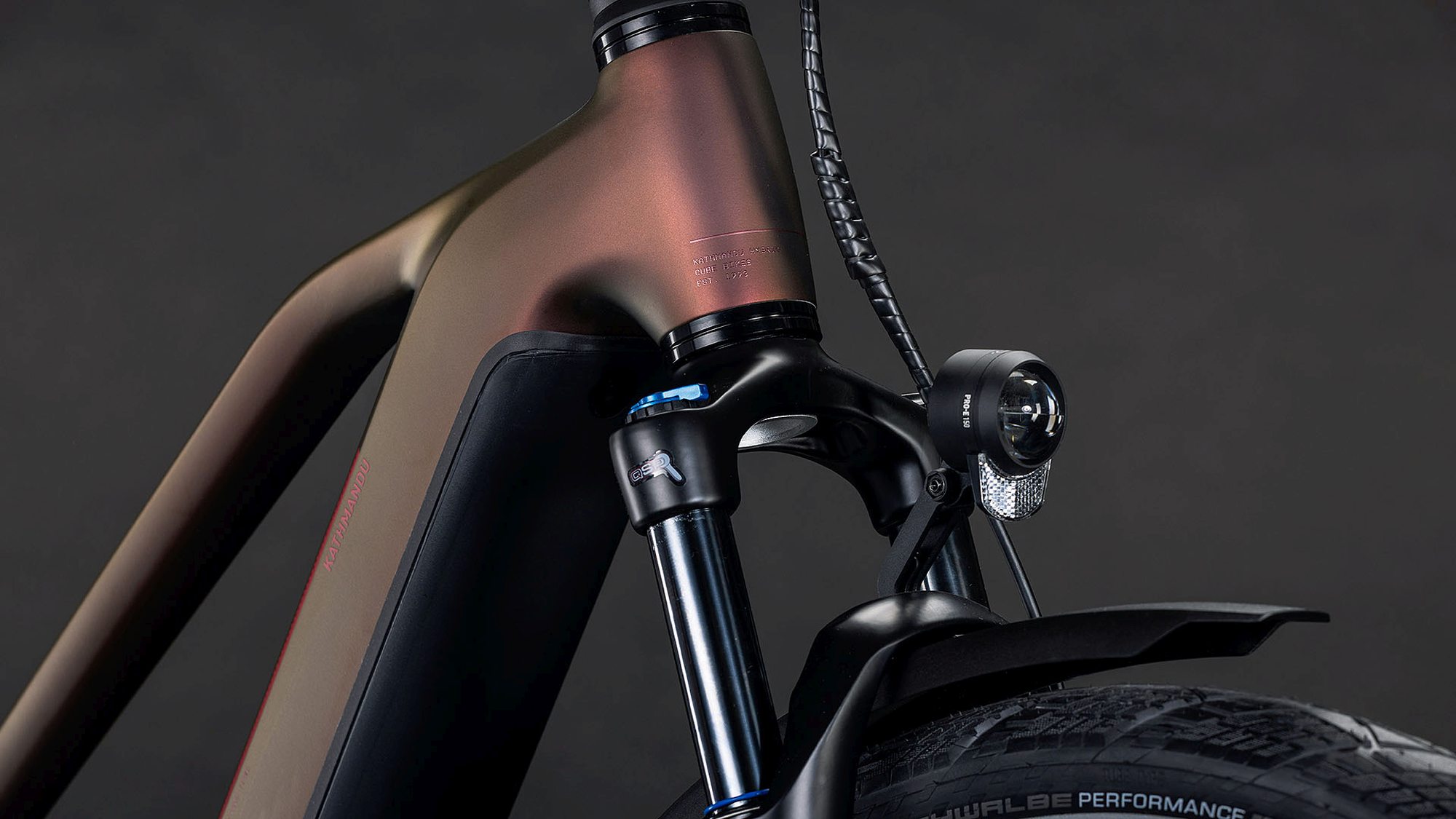 KATHMANDU HYBRID PRO 800 SUNGLOW/CHROME
