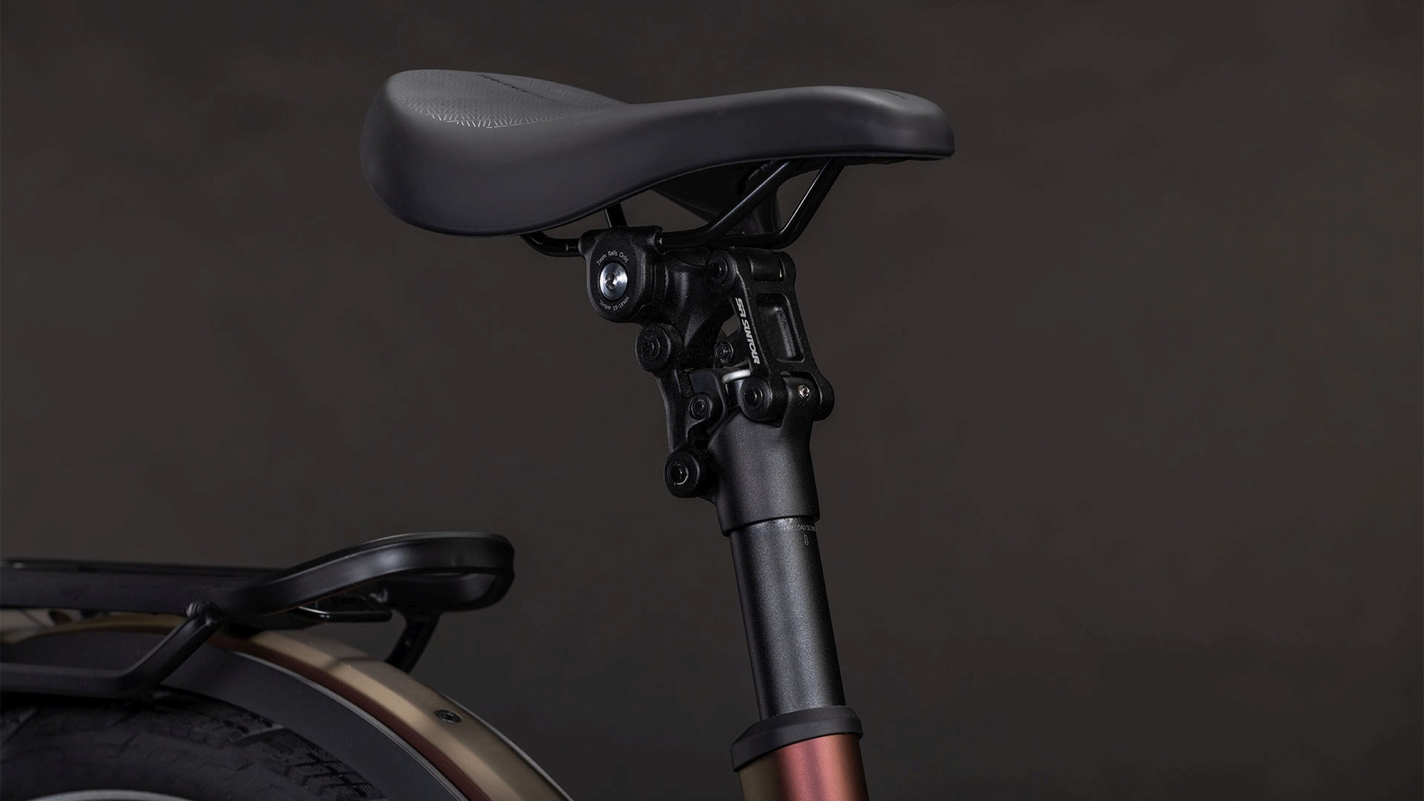 KATHMANDU HYBRID PRO 800 SUNGLOW/CHROME