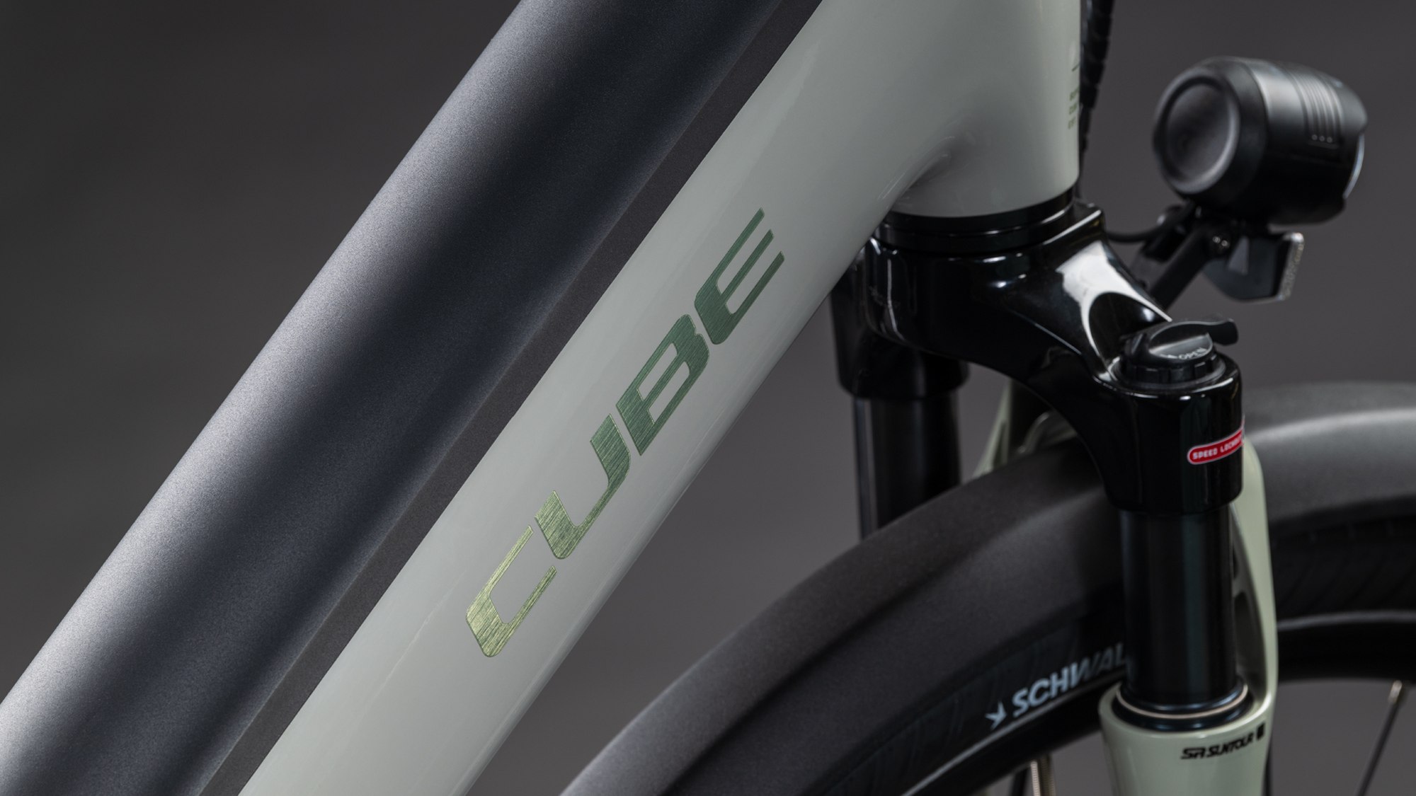 SUPREME HYBRID DELUXE ONE 600 ASHGREEN/CHROME