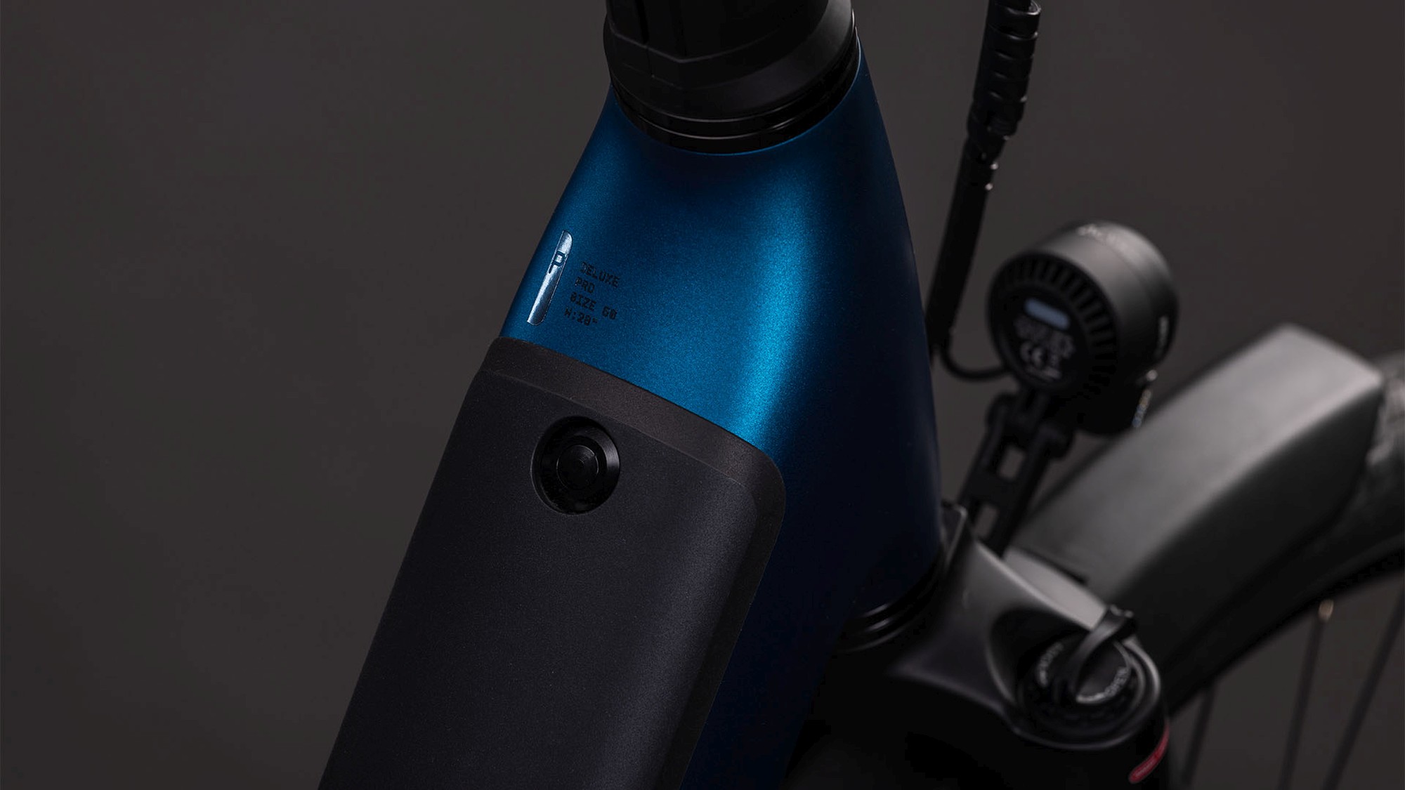 SUPREME HYBRID DELUXE PRO 600 ELECTRICBLUE/CHROME