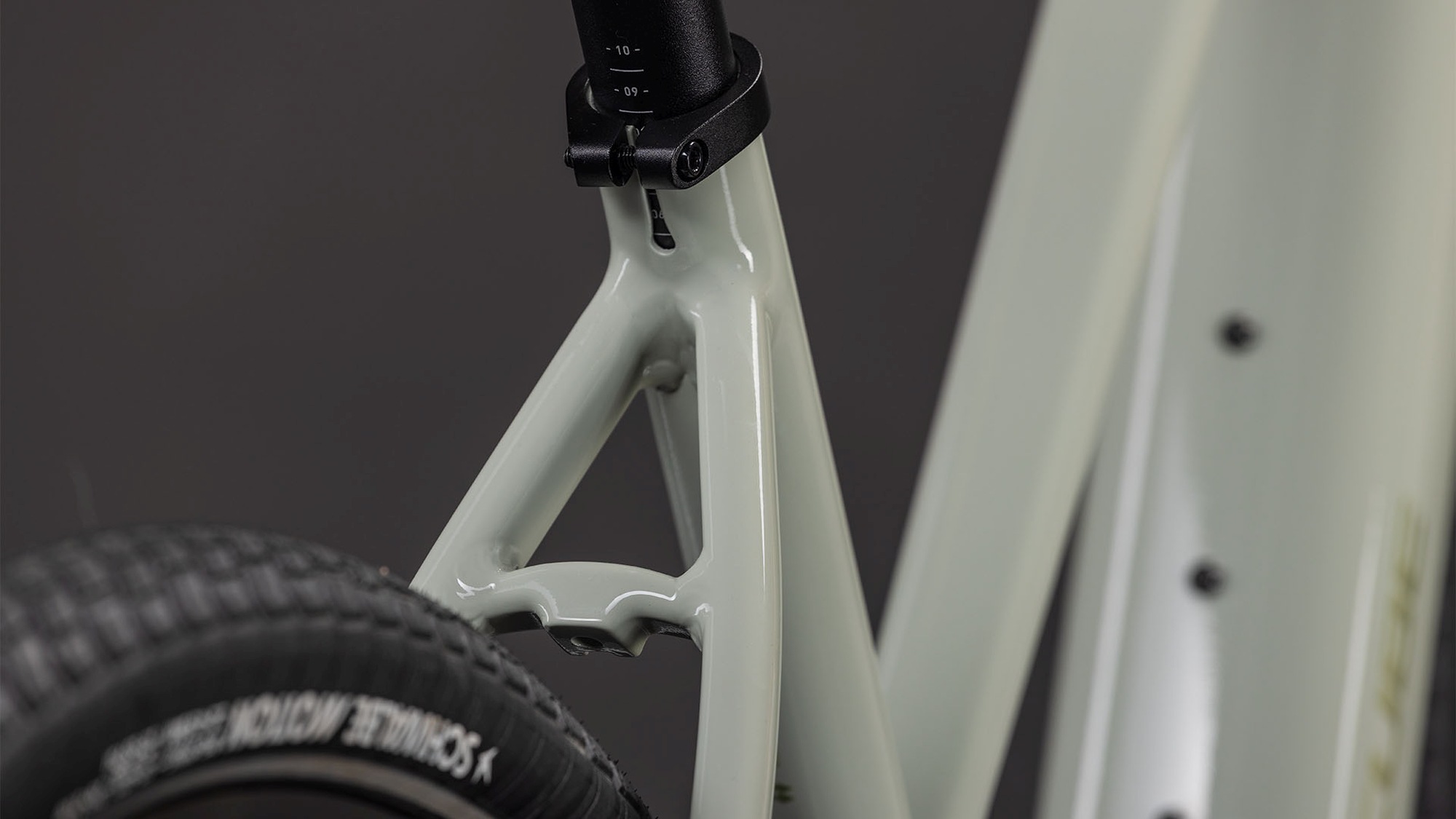 EDITOR HYBRID SLX 400X REEDBEIGE/CHROME