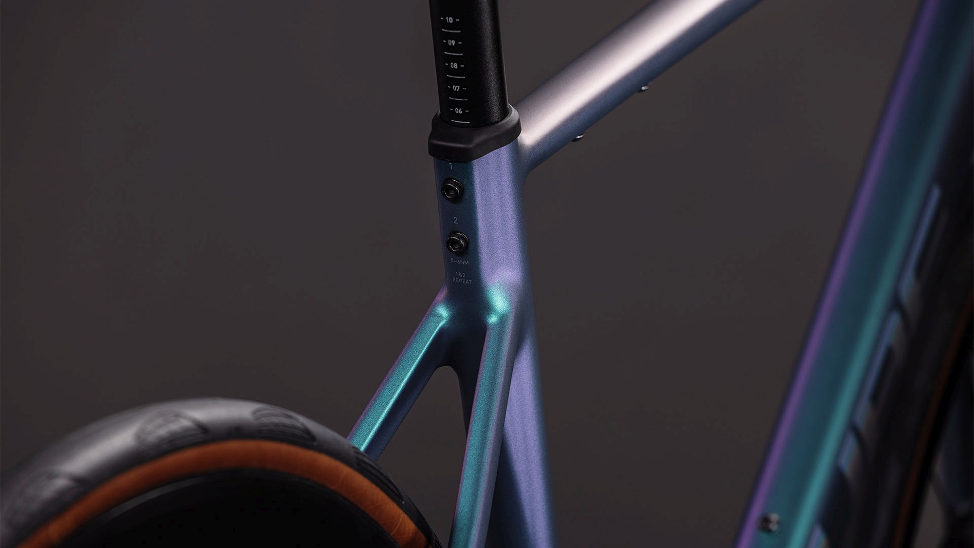 ATTAIN SLX SMARAGDGREY/PRISM
