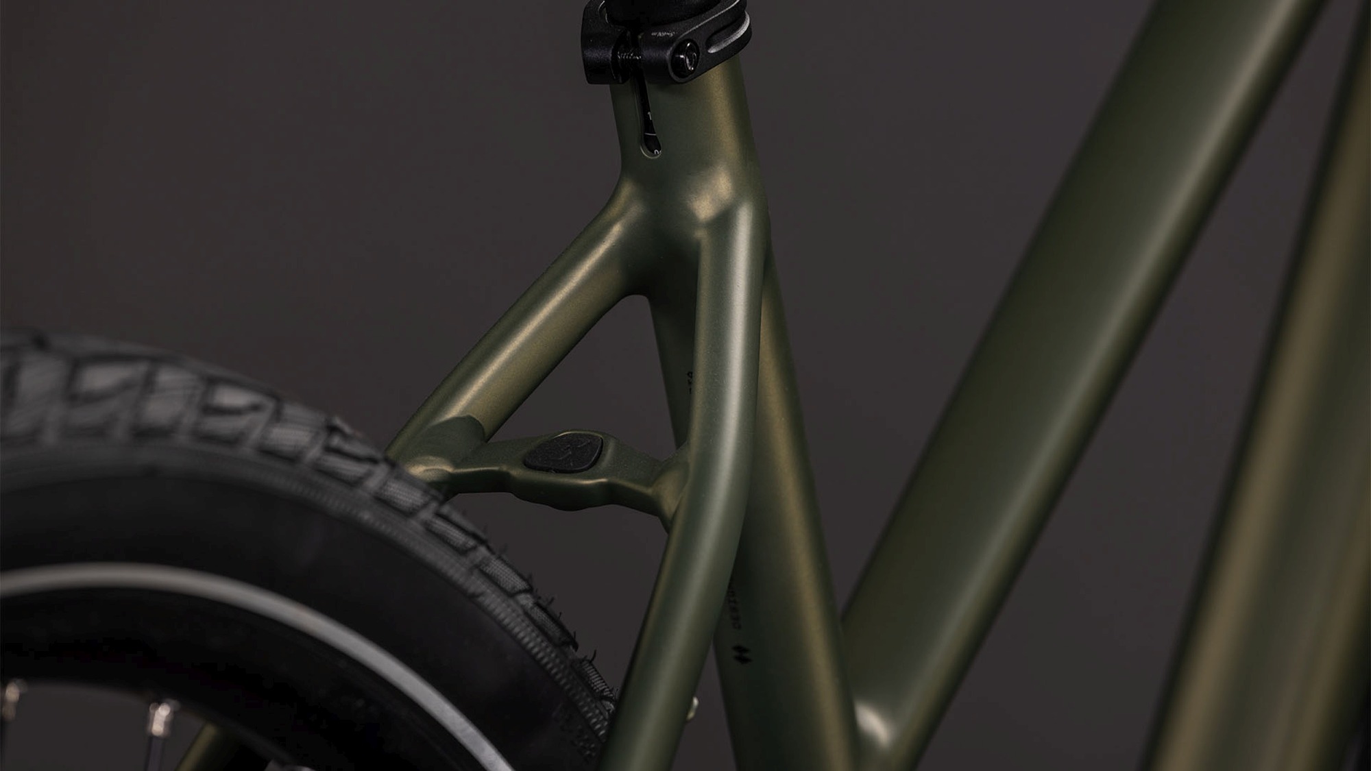 EDITOR ONE REEDGREEN/BLACK