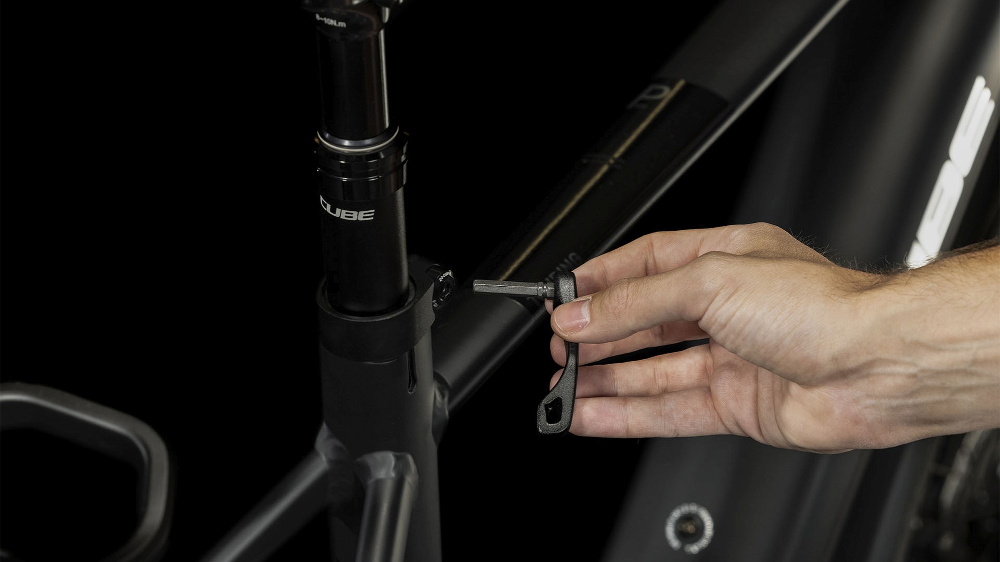 TOURING HYBRID PRO 625 BLACK/METAL