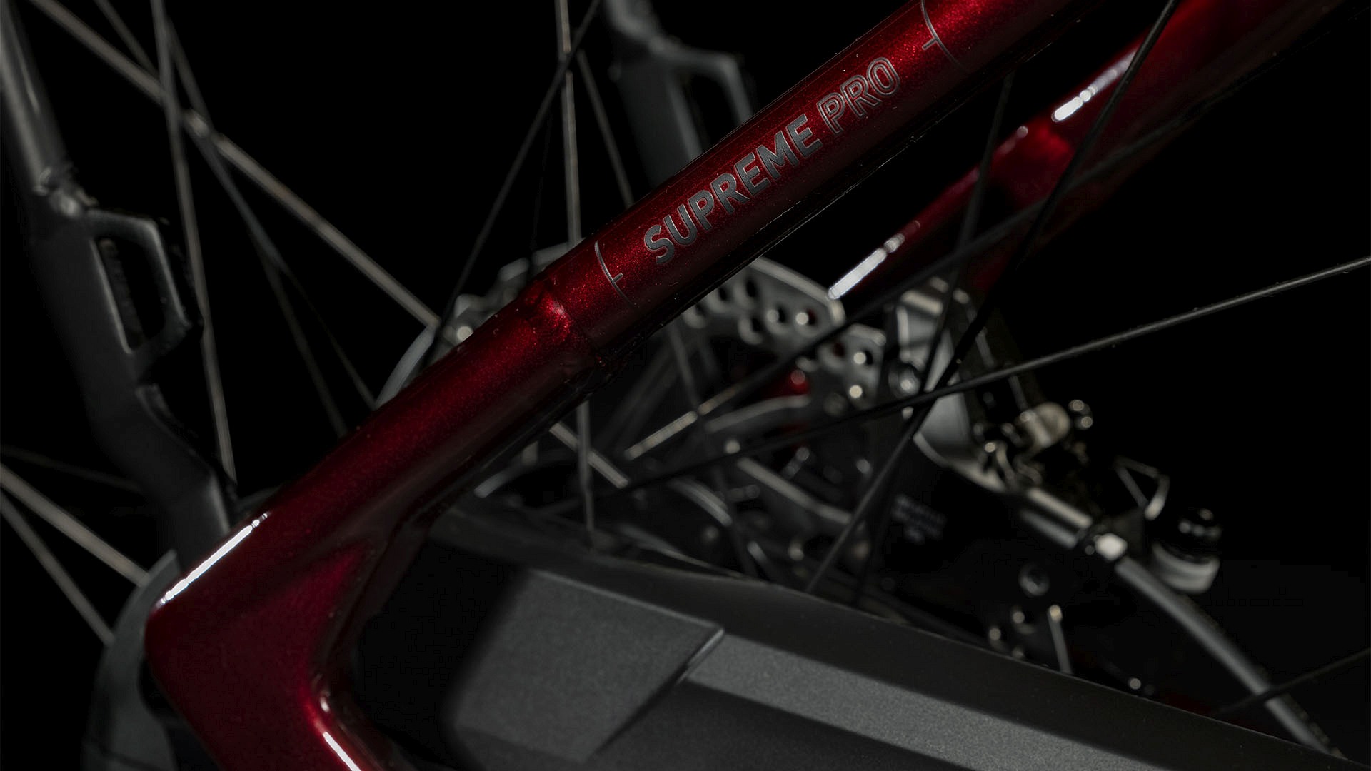 SUPREME HYBRID PRO 500 RED/BLACK